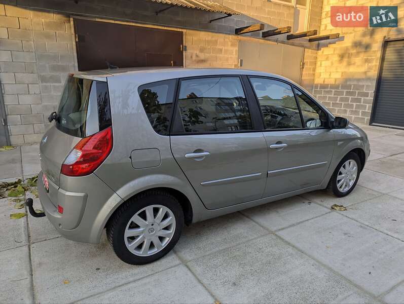 Мінівен Renault Scenic 2006 в Дубні
