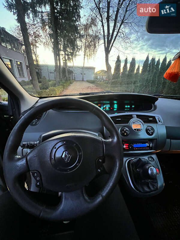 Минивэн Renault Scenic 2004 в Городке