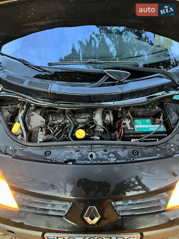 Минивэн Renault Scenic 2004 в Городке