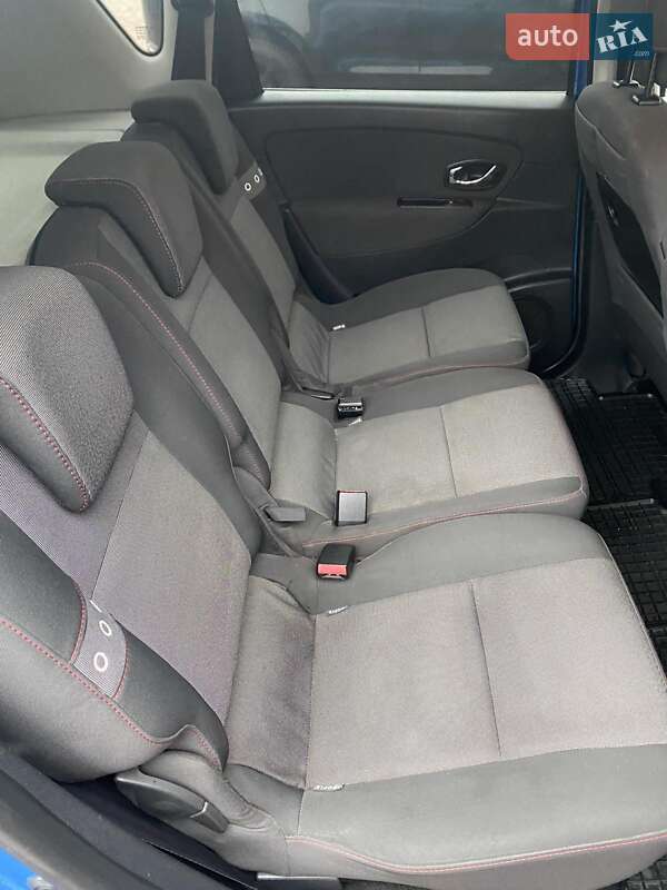 Минивэн Renault Scenic 2012 в Коростене