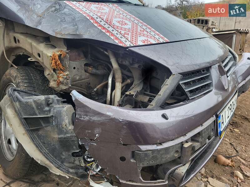 Минивэн Renault Scenic 2004 в Новониколаевке