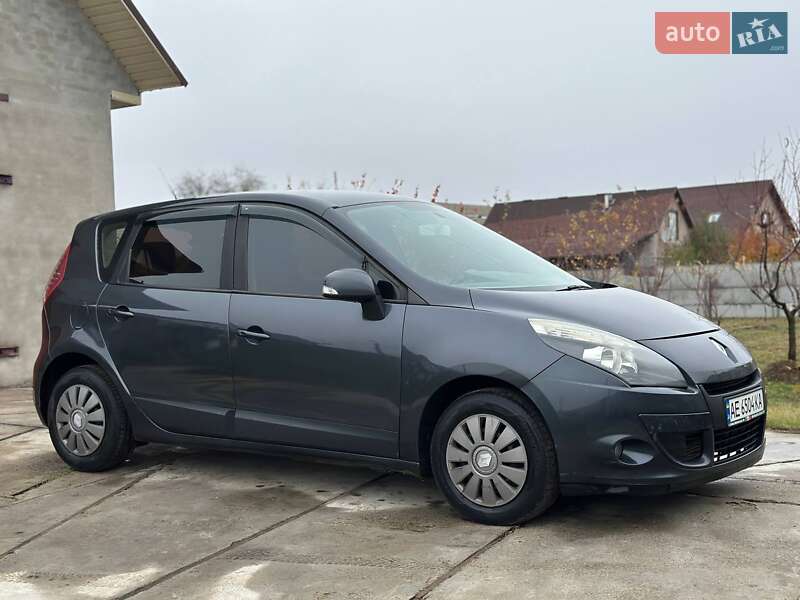 Мінівен Renault Scenic 2011 в Чорнобаї