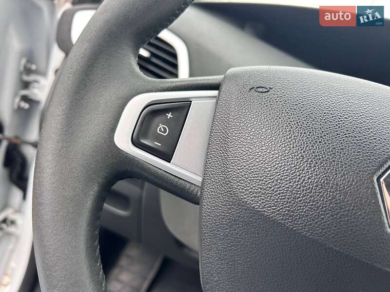 Мінівен Renault Scenic 2012 в Одесі фото 20 Мінівен Renault Scenic 2012 в Одесі