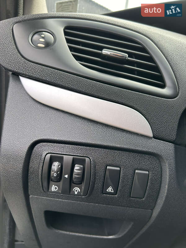 Мінівен Renault Scenic 2013 в Полтаві фото 23 Мінівен Renault Scenic 2013 в Полтаві