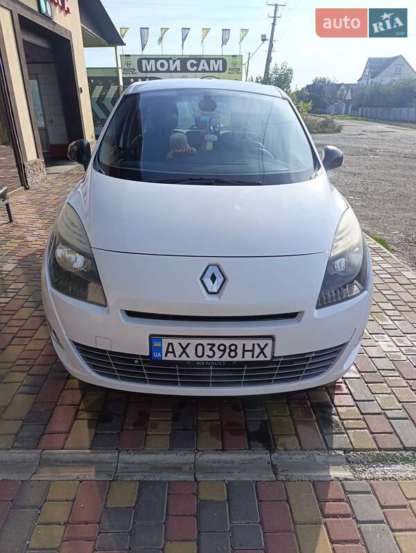 Мінівен Renault Scenic 2011 в Новій Водолагі