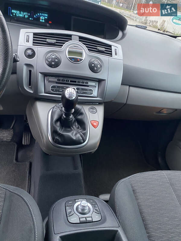 Минивэн Renault Scenic 2006 в Белогородке