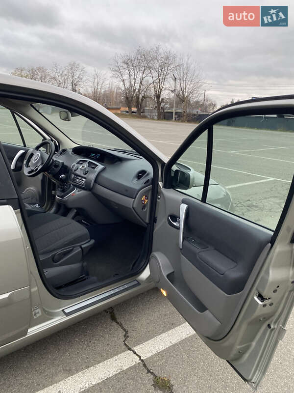 Минивэн Renault Scenic 2006 в Белогородке