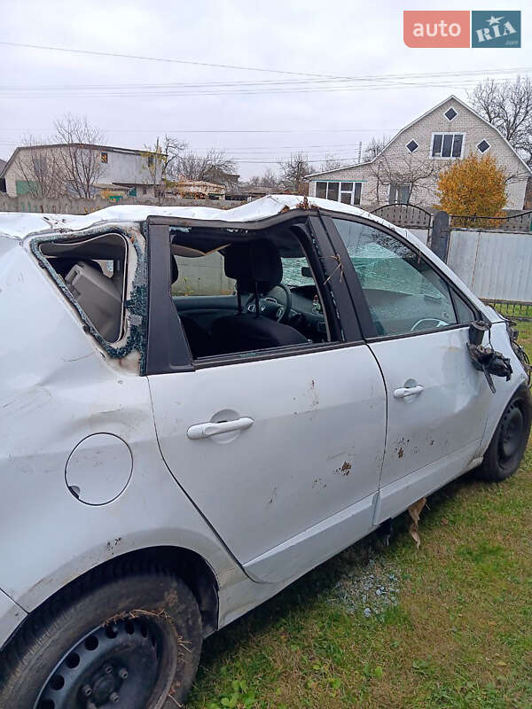 Минивэн Renault Scenic 2011 в Варве