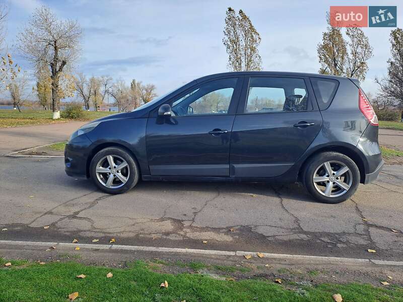 Минивэн Renault Scenic 2011 в Каменском