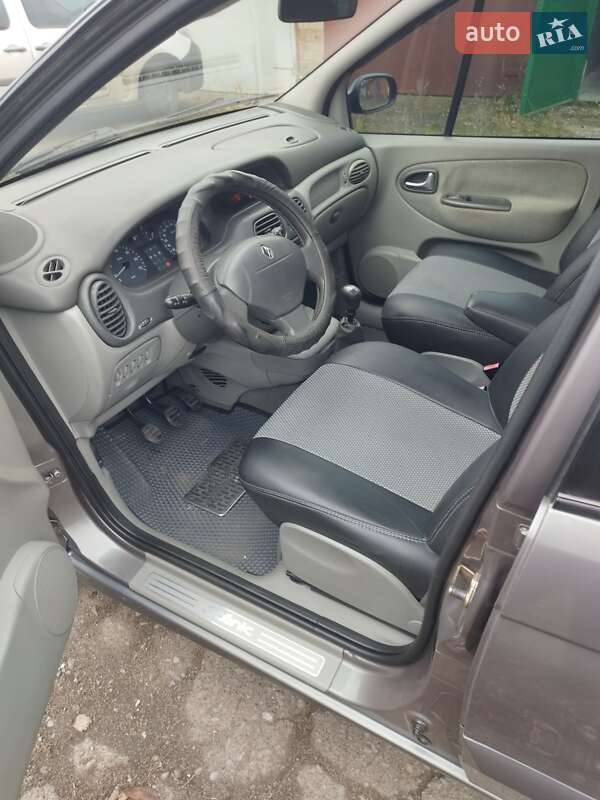 Минивэн Renault Scenic 2002 в Краматорске