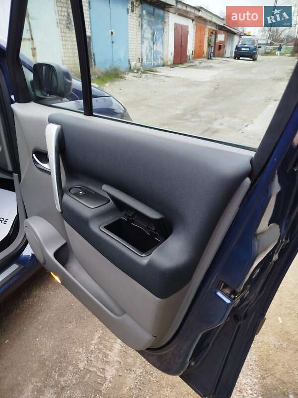 Минивэн Renault Scenic 2005 в Запорожье