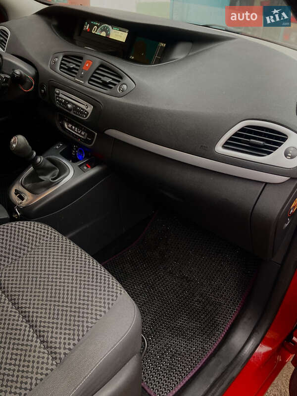 Мінівен Renault Scenic 2011 в Рівному