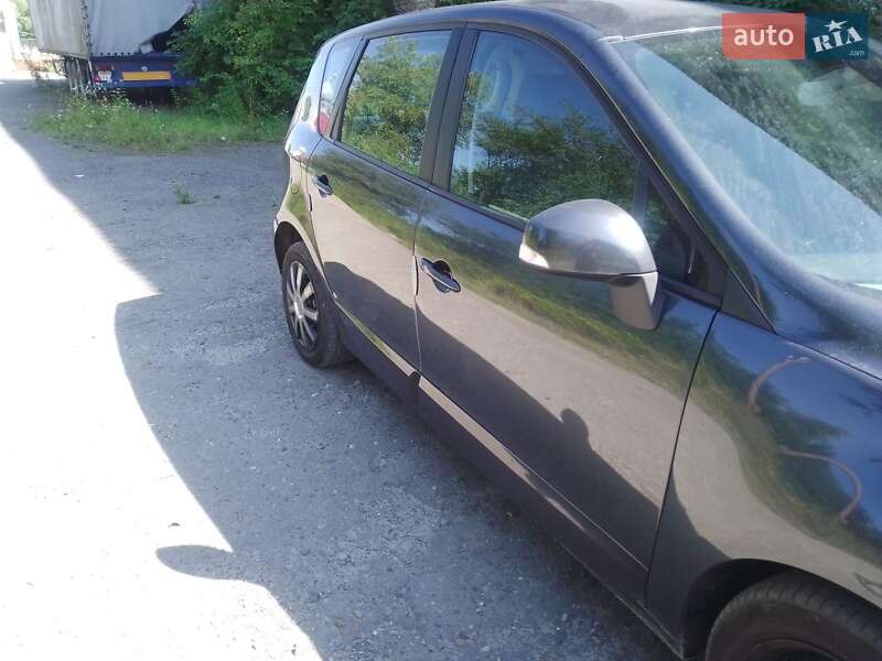 Мінівен Renault Scenic 2011 в Рава-Руській