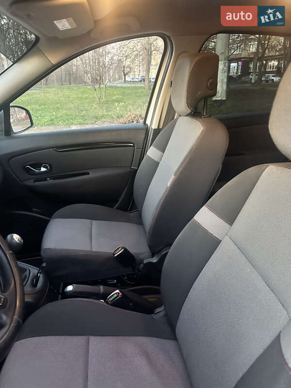 Минивэн Renault Scenic 2015 в Житомире фото 14 Минивэн Renault Scenic 2015 в Житомире