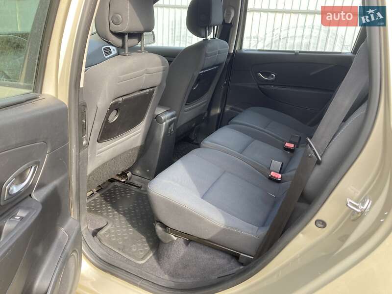 Мінівен Renault Scenic 2009 в Миргороді