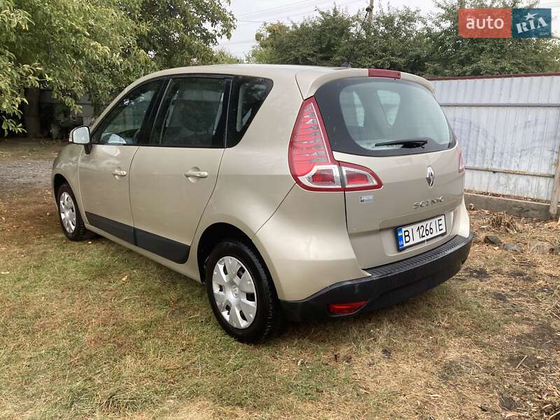 Мінівен Renault Scenic 2009 в Миргороді