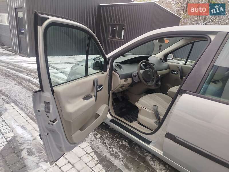 Минивэн Renault Scenic 2003 в Ровно