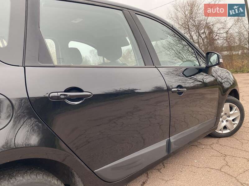 Минивэн Renault Scenic 2011 в Борзне