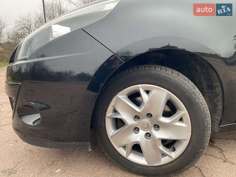 Минивэн Renault Scenic 2011 в Борзне