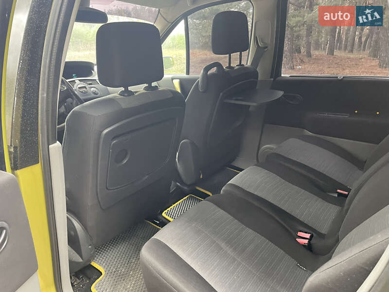 Мінівен Renault Scenic 2005 в Зміїві