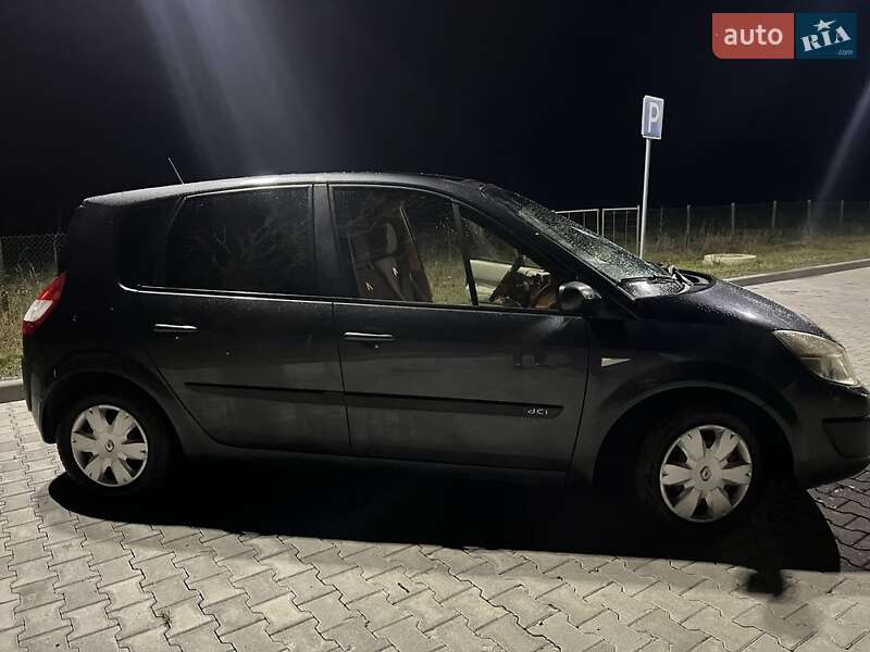 Минивэн Renault Scenic 2006 в Хотине