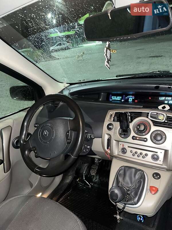 Минивэн Renault Scenic 2006 в Хотине