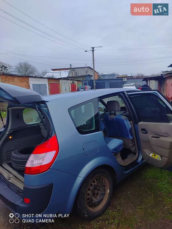 Минивэн Renault Scenic 2004 в Владимире
