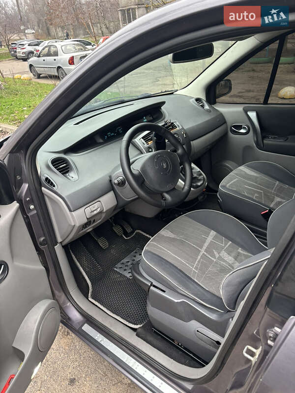 Мінівен Renault Scenic 2004 в Запоріжжі