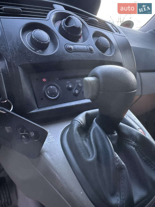 Минивэн Renault Scenic 2005 в Виноградове