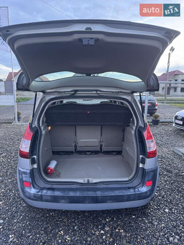 Минивэн Renault Scenic 2005 в Виноградове