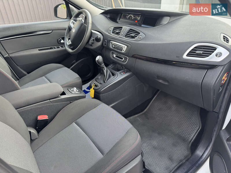 Мінівен Renault Scenic 2012 в Радивиліві