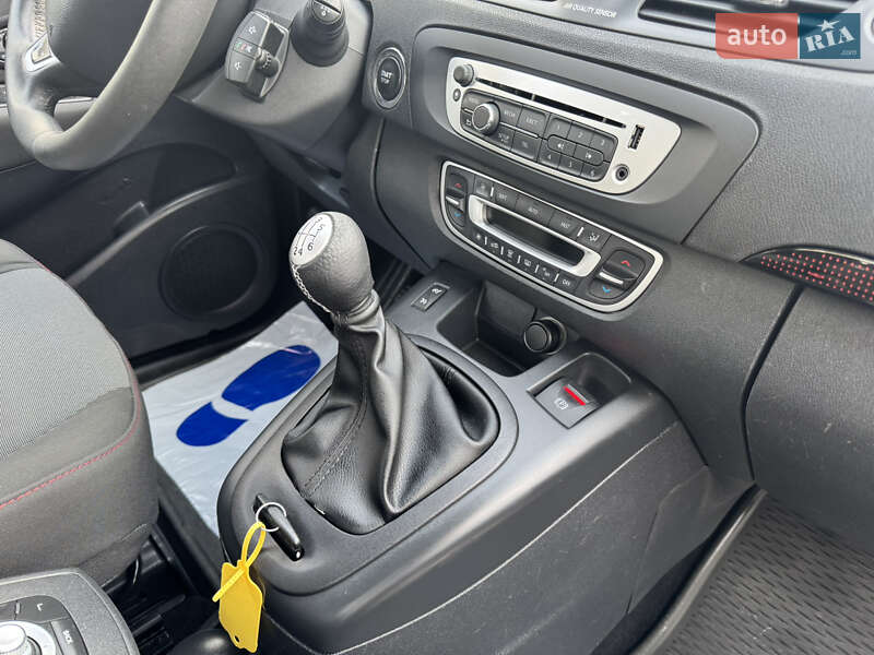 Мінівен Renault Scenic 2012 в Радивиліві