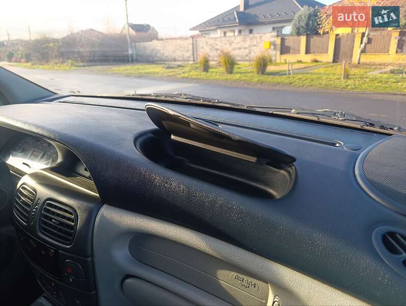 Минивэн Renault Scenic 2000 в Ужгороде