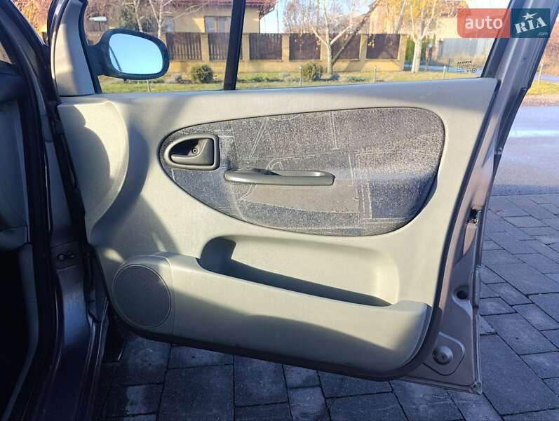 Минивэн Renault Scenic 2000 в Ужгороде