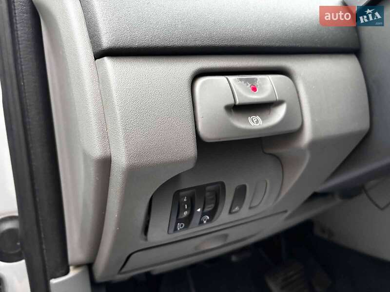 Мінівен Renault Scenic 2005 в Запоріжжі