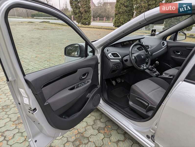 Минивэн Renault Scenic 2014 в Дубно
