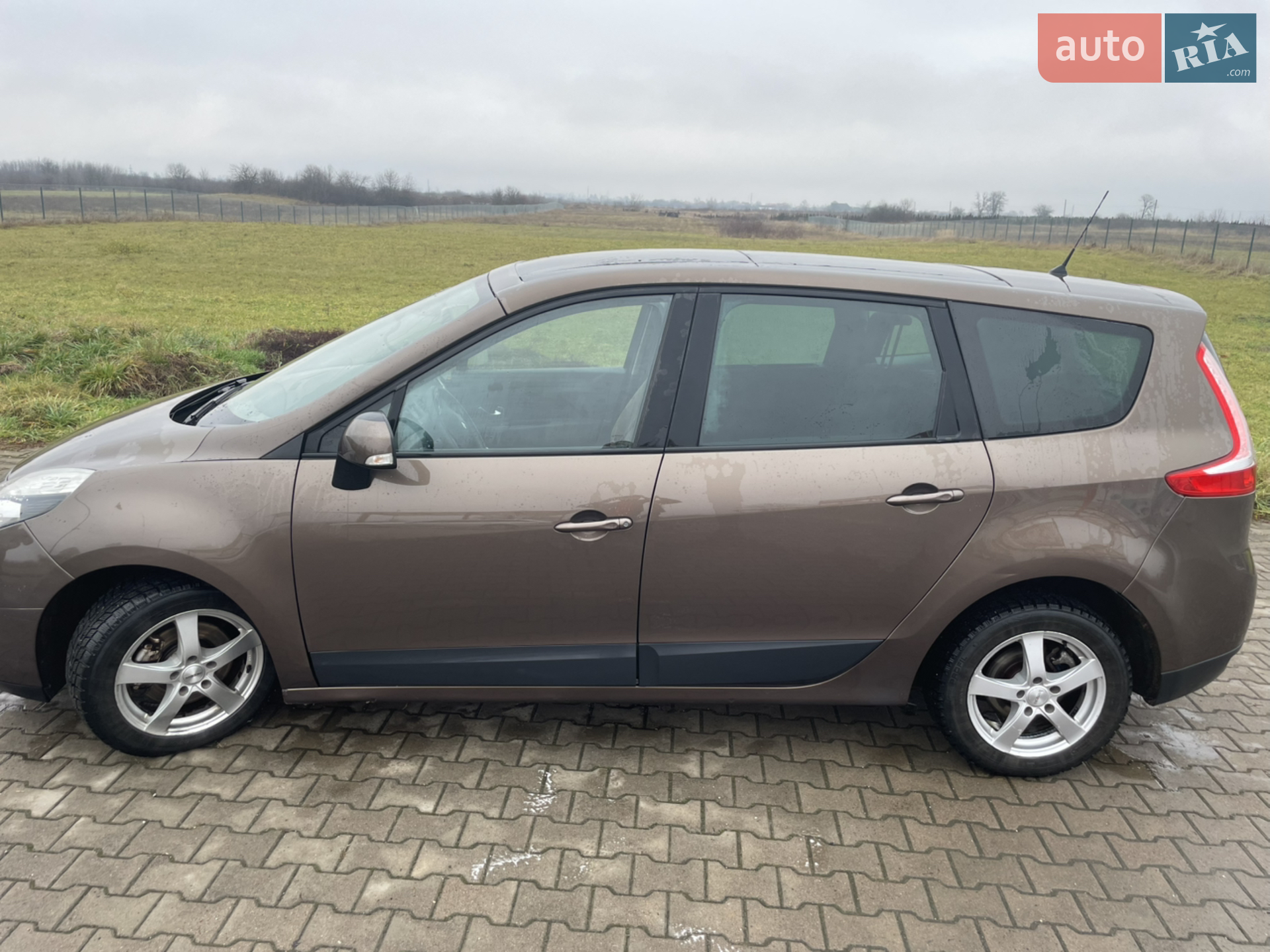2010 Renault Scenic - мініатюра 16
