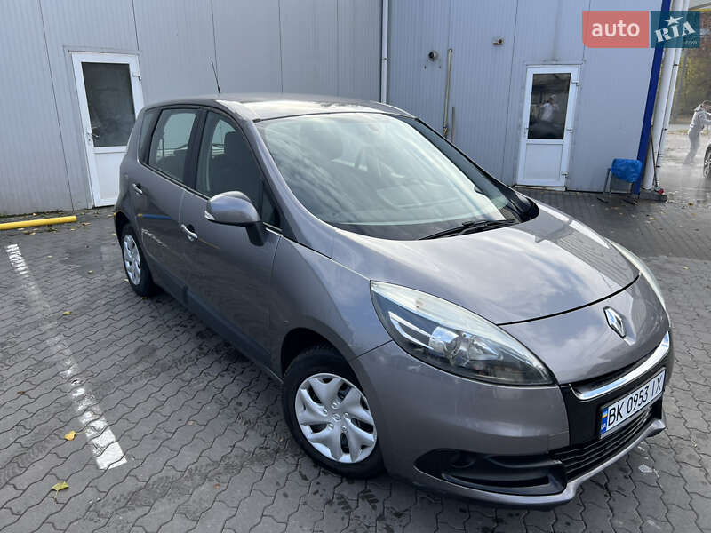 Минивэн Renault Scenic 2012 в Демидовке