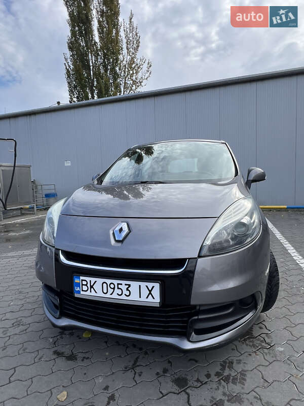 Минивэн Renault Scenic 2012 в Демидовке