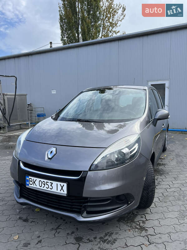 Минивэн Renault Scenic 2012 в Демидовке
