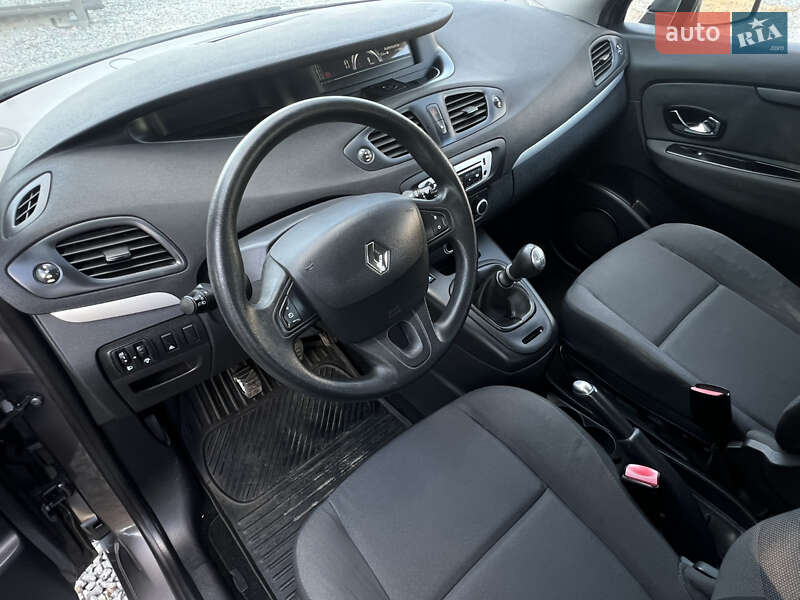 Минивэн Renault Scenic 2012 в Демидовке