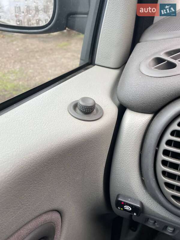 Мінівен Renault Scenic 2001 в Кривому Розі фото 18 Мінівен Renault Scenic 2001 в Кривому Розі