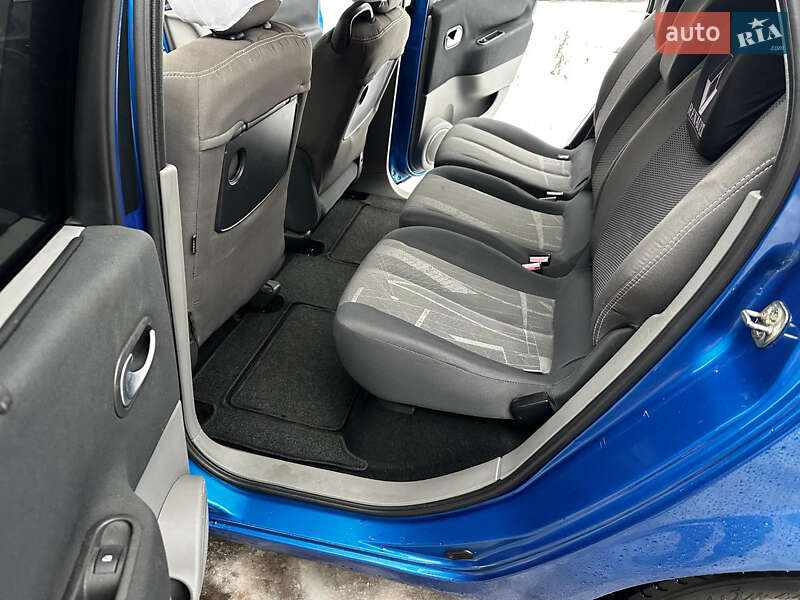 Минивэн Renault Scenic 2005 в Краснограде