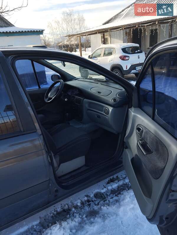Мінівен Renault Scenic 2001 в Дніпрі фото 5 Мінівен Renault Scenic 2001 в Дніпрі