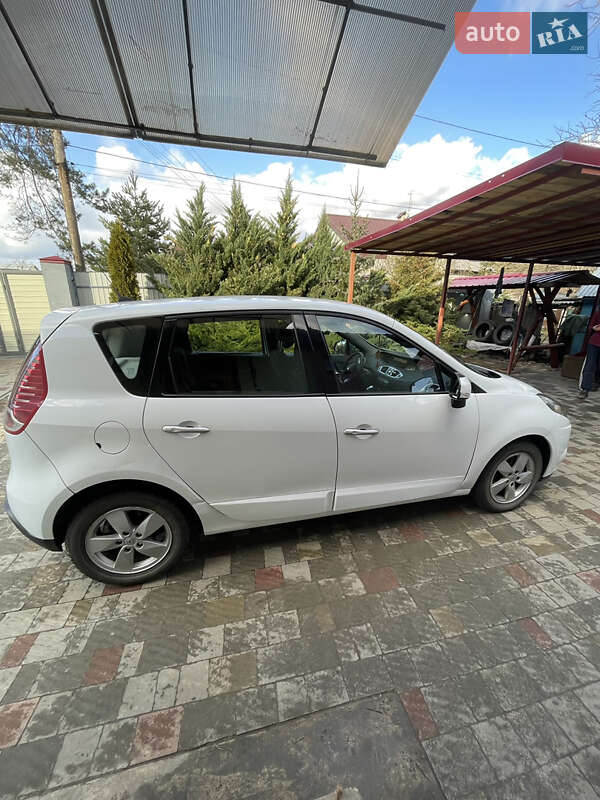 Мінівен Renault Scenic 2010 в Львові