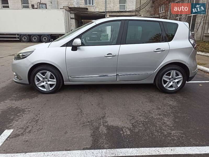 Минивэн Renault Scenic 2015 в Киеве