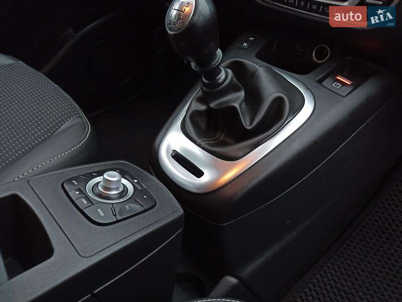 Минивэн Renault Scenic 2015 в Киеве