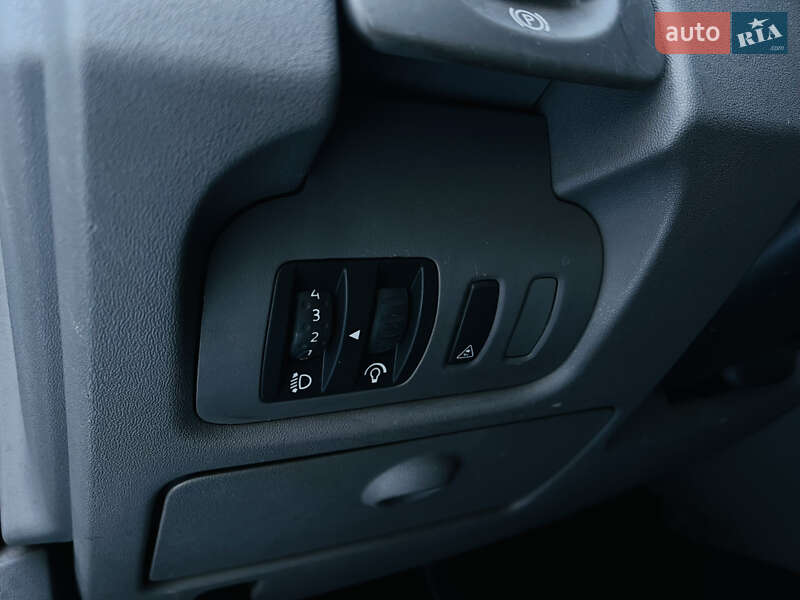 Минивэн Renault Scenic 2005 в Харькове