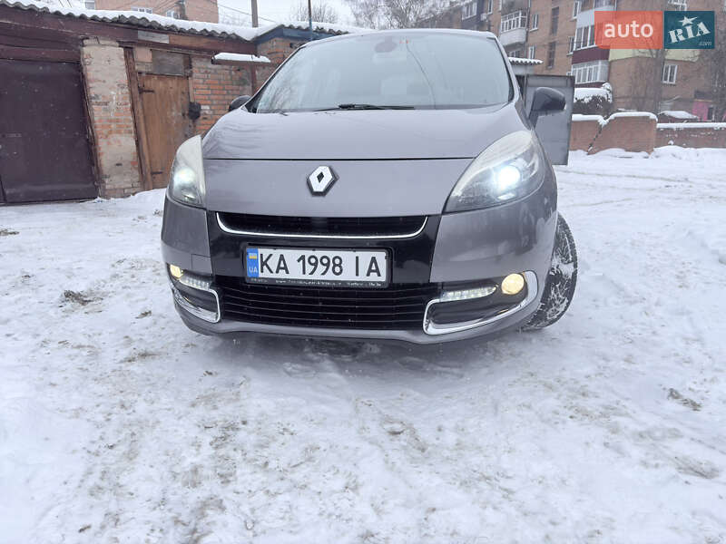 Минивэн Renault Scenic 2012 в Ромнах