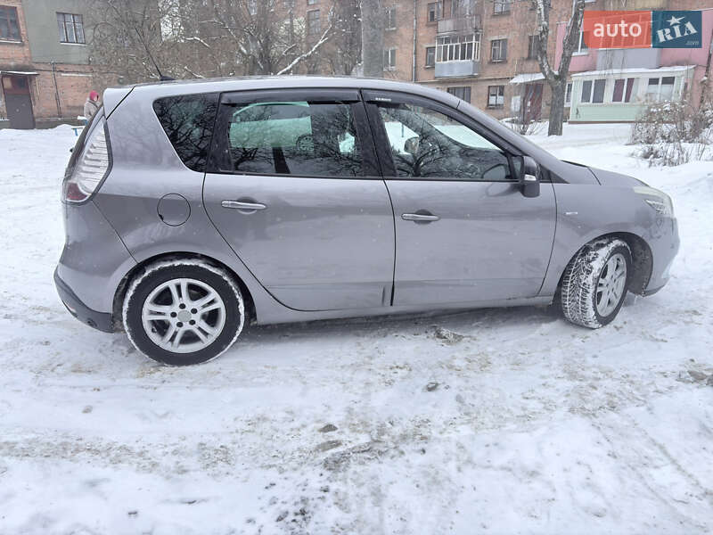 Минивэн Renault Scenic 2012 в Ромнах